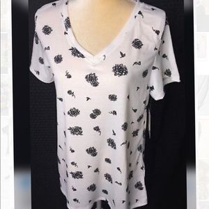 LuLaRoe Christy V-neck Tee - monochrome flowers - L